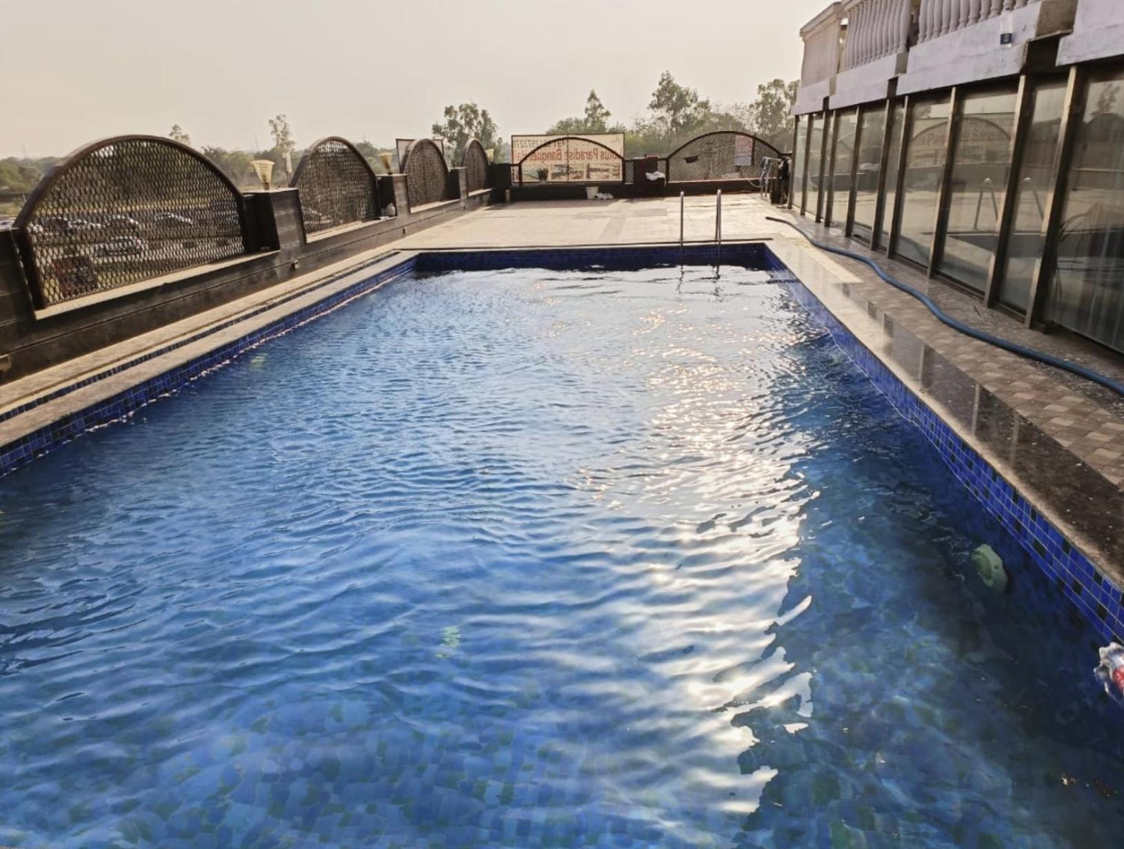 Hotel Lotus Paradise - Banquet & Dining - Near Murthal Sukhdev Rai ภายนอก รูปภาพ