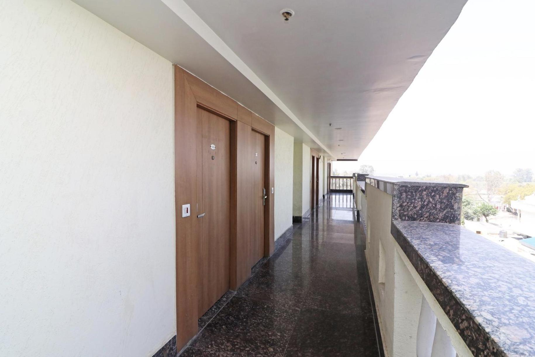 Hotel Lotus Paradise - Banquet & Dining - Near Murthal Sukhdev Rai ภายนอก รูปภาพ