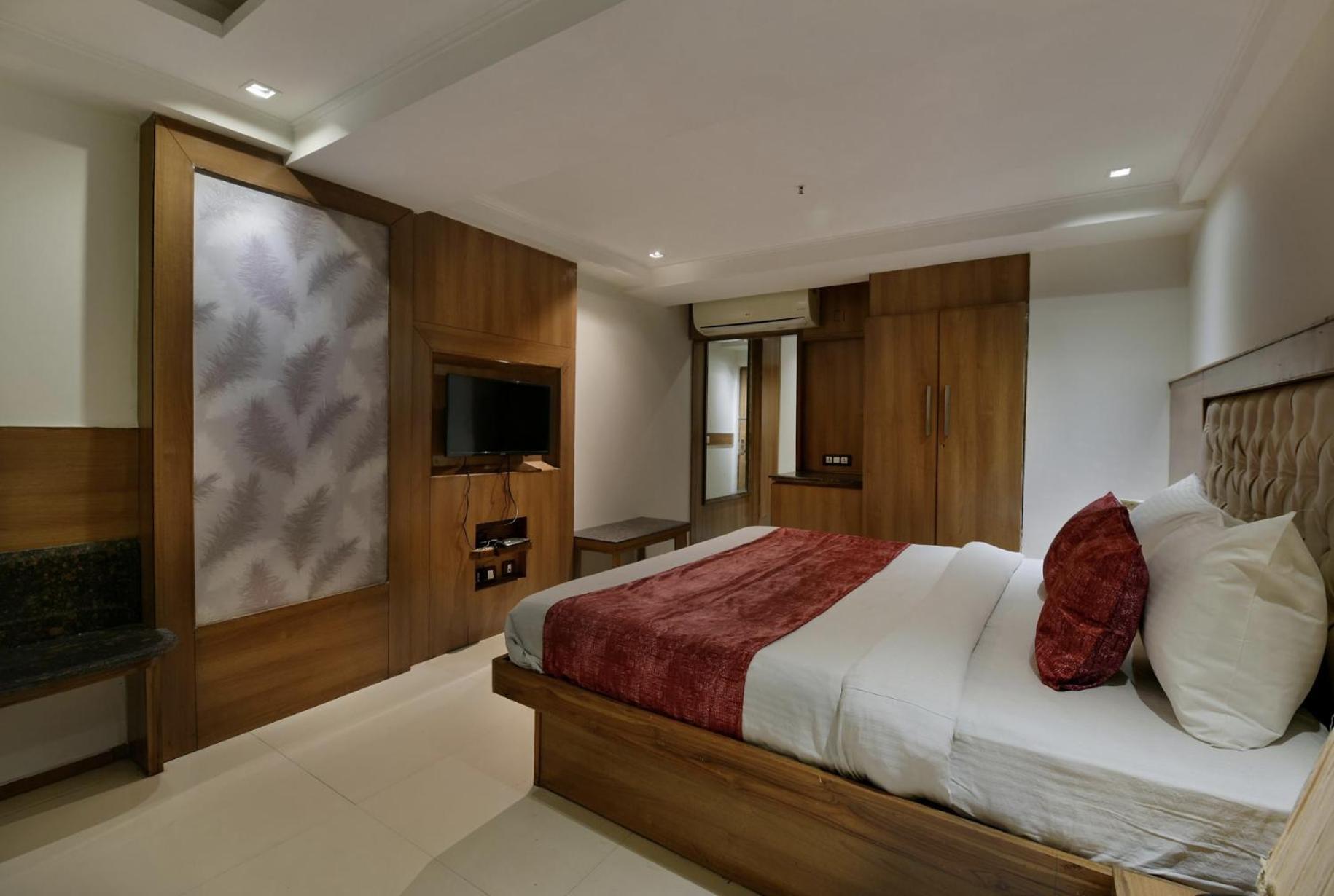 Hotel Lotus Paradise - Banquet & Dining - Near Murthal Sukhdev Rai ภายนอก รูปภาพ